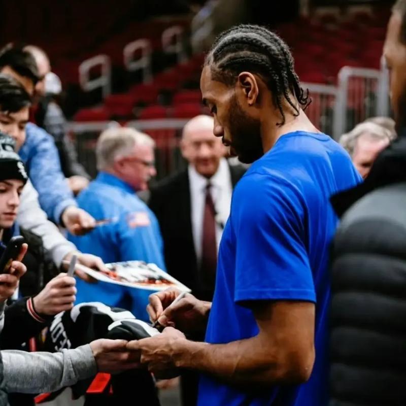 克里斯抱怨引发争议，技犯判定引热议（克里斯不满招致风波，技犯吹罚惹争议）