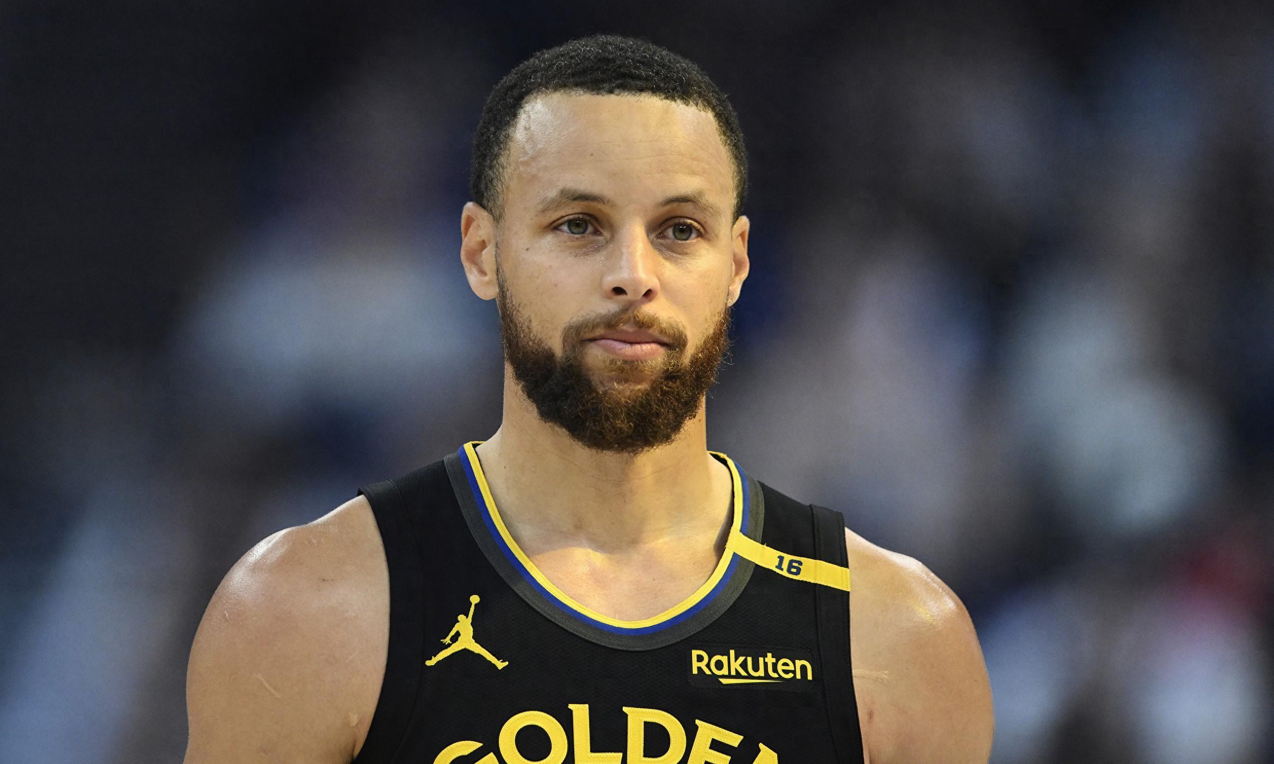 队报评法甲第14轮最佳阵：托万助朗斯登顶领衔，巴黎无人入选（队报评出法甲第14轮最佳阵容：托万领衔助朗斯登顶，巴黎零入选）