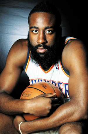 德天空：阿德耶米将参加足球社区活动，作为武器事件的处罚（德天空：阿德耶米因武器事件被罚参与足球公益活动）