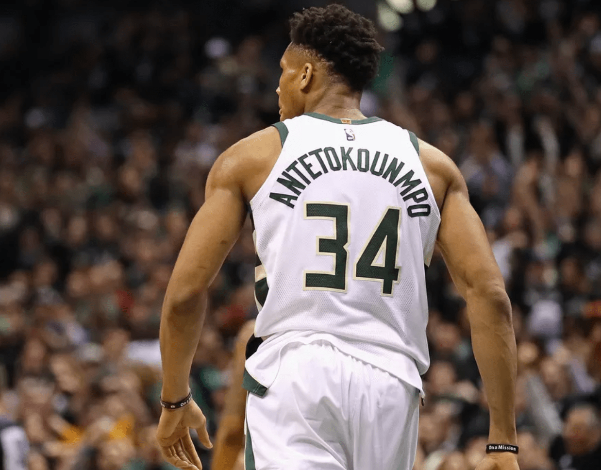 爆冷！广东狂输山西14分，进攻拉胯失误多，奎因首秀拉胯（冷门突现：广东不敌山西14分，进攻低迷失误频发，奎因处子战表现欠佳）