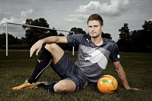 3C：退役三天前我和莱万说不想再为任何球队踢球，除非是巴萨（3C：退役前三天我告诉莱万，除了巴萨，我不会再为任何球队效力）