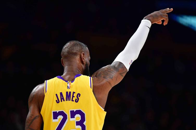 成都蓉城主帅徐正源获三年合同，球队续约并引进强援，有望冲击双冠王。（成都蓉城与徐正源签三年新约，续约核心引进强援，剑指双冠）