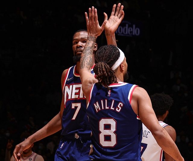 不理智，战乌兹的熊猫杯中，汪士钦职业生涯首次染红（熊猫杯对阵乌兹别克斯坦，汪士钦职业生涯首张红牌）