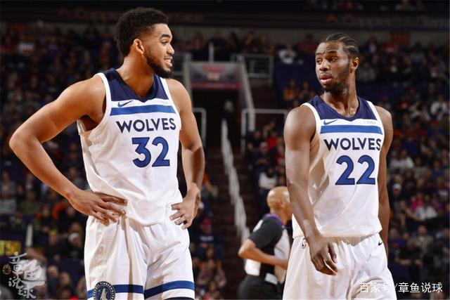 一斯佩齐亚球迷掉进看台和球场之间的沟里，被送进重症监护室（斯佩齐亚一球迷坠入看台与球场间沟渠，已送入重症监护室）