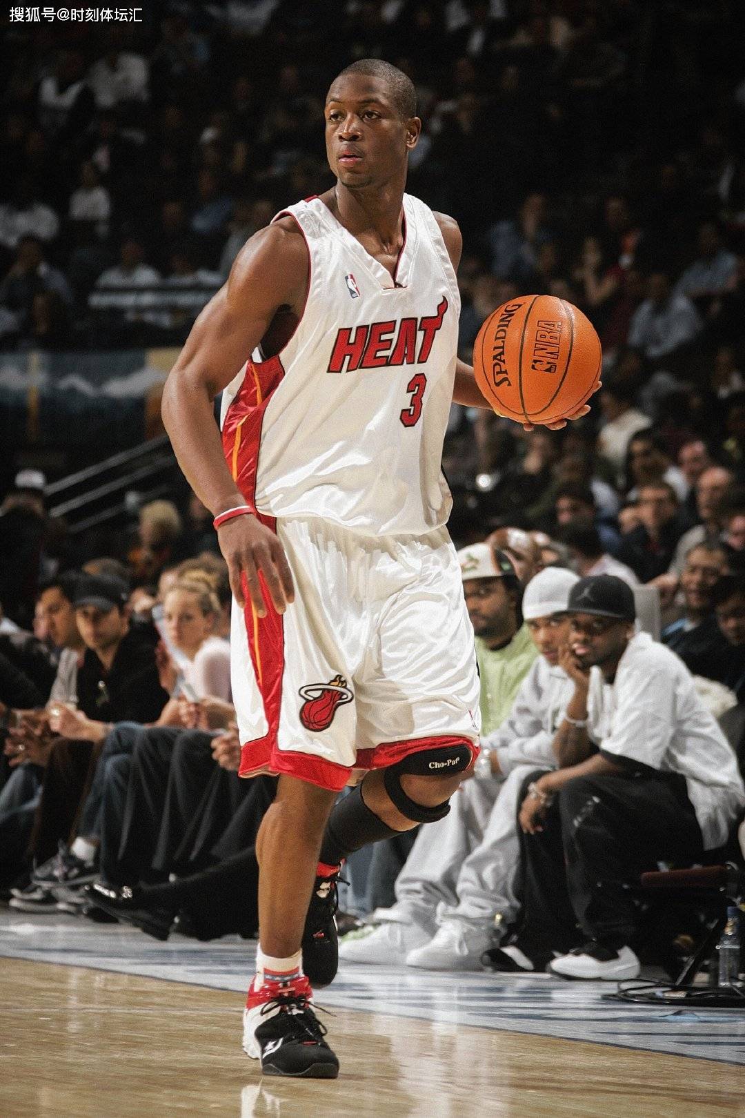 欧联杯 - 萨尔茨堡红牛对阵前进之鹰（欧联杯：萨尔茨堡红牛迎战前进之鹰）