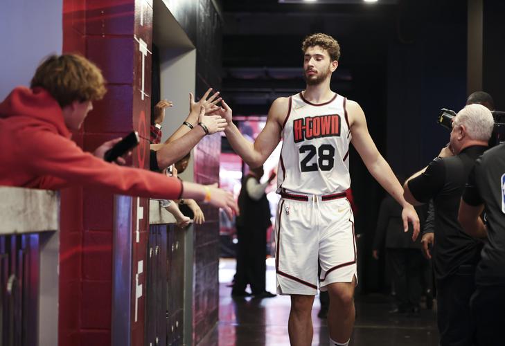 皇马维尼修斯关键进球助球队连胜（维尼修斯关键破门，皇马豪取连胜）