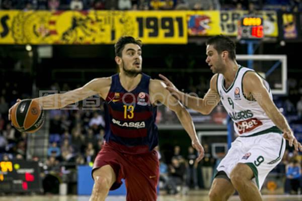 足坛悲喜一夜！AC米兰0-1爆冷被淘汰，13场不败终结，曼联1-1被绝平（足坛冷暖一夜！AC米兰0-1爆冷出局，13场不败告终，曼联1-1遭读秒扳平）