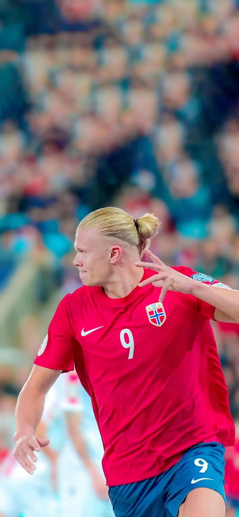 全队站位越踢越有感觉（越踢越默契，全队站位愈加到位）