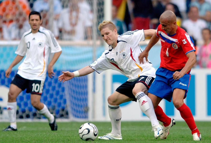 狼队防线改善主场迎战曼联，英超对决比分或1-1、2-2（狼队防守回暖主场对阵曼联，英超一战或以1-1或2-2告终）