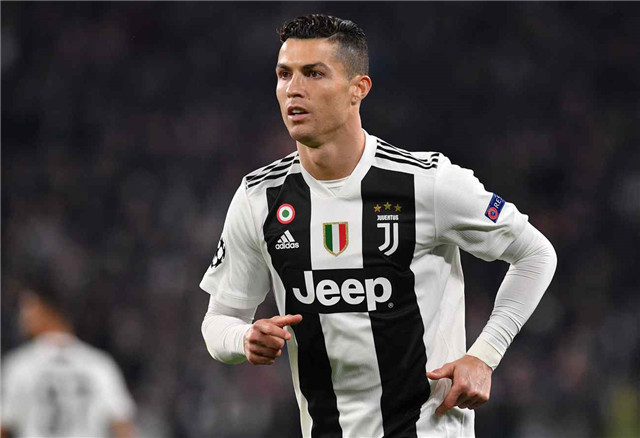 西媒：亚马尔改踢前腰全面爆发，进攻数据耀眼还完成7次抢断（西媒：亚马尔改打前腰全面开花，进攻端耀眼并完成7次抢断）