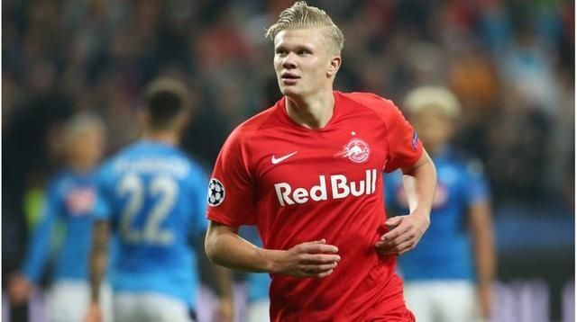 皇家马德里有意出人意料地任命阿隆索为新任主教练，而伯纳乌球员则被指控“扰乱秩序”。（皇马拟爆冷启用阿隆索挂帅，伯纳乌球员被指“闹事”）