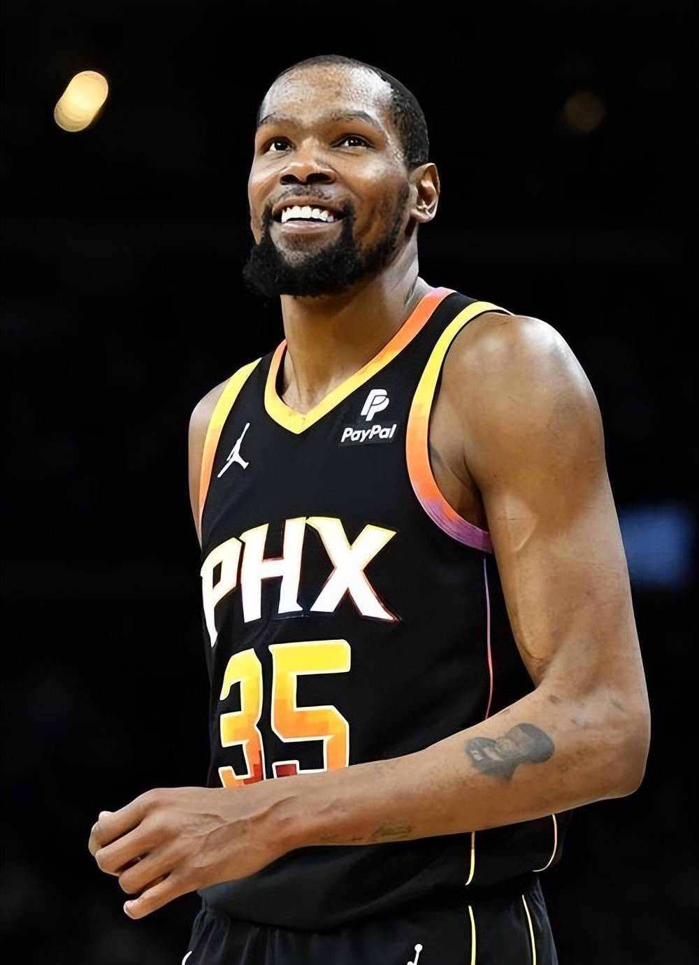 曼联无法复兴 阿莫林临场够差劲 主场1-1西汉姆联领先就乱换人（曼联复兴受阻：阿莫林临场调度遭质疑，主场1-1西汉姆，领先后换人失衡）