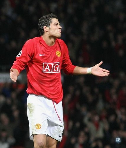 刚收获个人西甲首助😓阿诺德在对阵毕巴的比赛中受伤下场（刚献西甲生涯首助，阿诺德对毕巴比赛伤退）