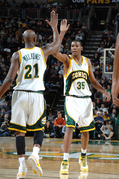 绿军对奇才已经十连胜，这在21世纪对阵奇才的最长连胜纪录（绿军对奇才豪取10连胜，创21世纪交锋最长连胜纪录）