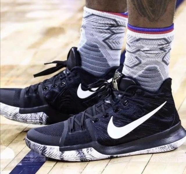 亚历山大惊艳表现，单节打卡33分！（亚历山大大爆发，单节狂砍33分！）