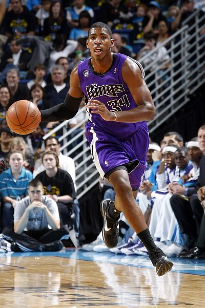 英超焦点战：利物浦主场迎战热刺,（英超重磅对决：利物浦坐镇安菲尔德迎战热刺）