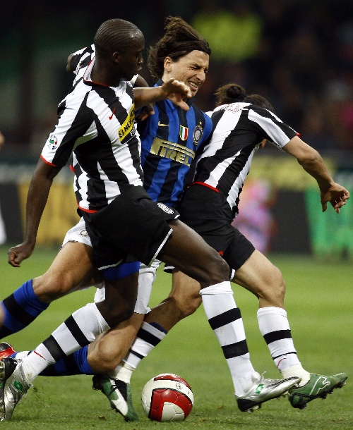 美记：鲍尔默对快船这帮人有种疯狂的执念，他们不会彻底重建（美媒：鲍尔默对快船这批球员极度执着，球队无意全面重建）