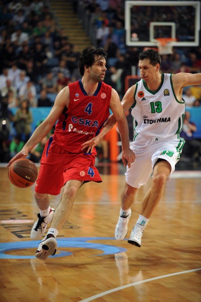 基恩：曼联球员接受采访像人机，我很高兴看到他们场上被拿捏（基恩炮轰曼联：球员受访如机器人，场上被对手拿捏让我很开心）