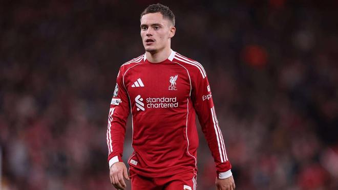 王哲林在昨晚的比赛中表现出色，展现了他作为球队核心的能力和实力。（王哲林昨夜高光发挥，彰显其球队核心地位与实力）