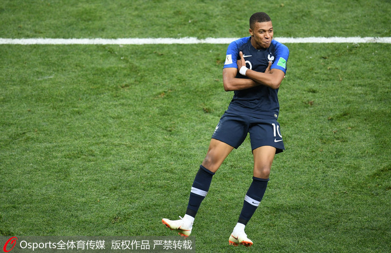 鲁尼：我爱逛廉价商店，买咖喱味方便面和薯片吃（鲁尼称钟爱平价店：常买咖喱味泡面和薯片）