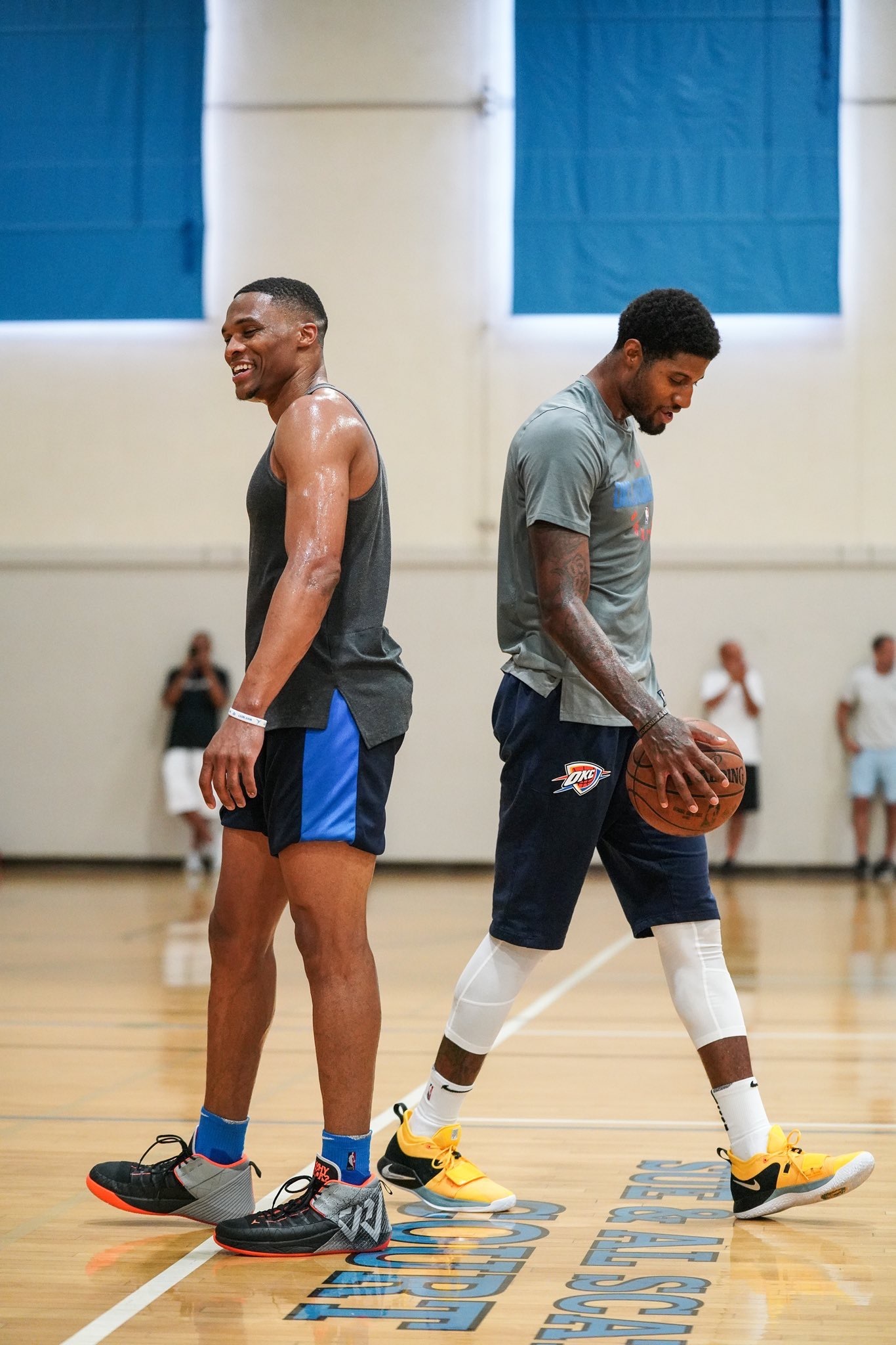 跟队：赫伊森将会在本周末皇马客战阿拉维斯的比赛中回归（队记：赫伊森将于本周末随皇马做客阿拉维斯时复出）