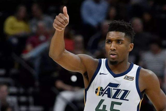 莫伦特斯：皇马应该公开力挺阿隆索；部分球员已脱离球队计划（莫伦特斯：皇马应公开支持阿隆索，部分球员已不在球队计划内）