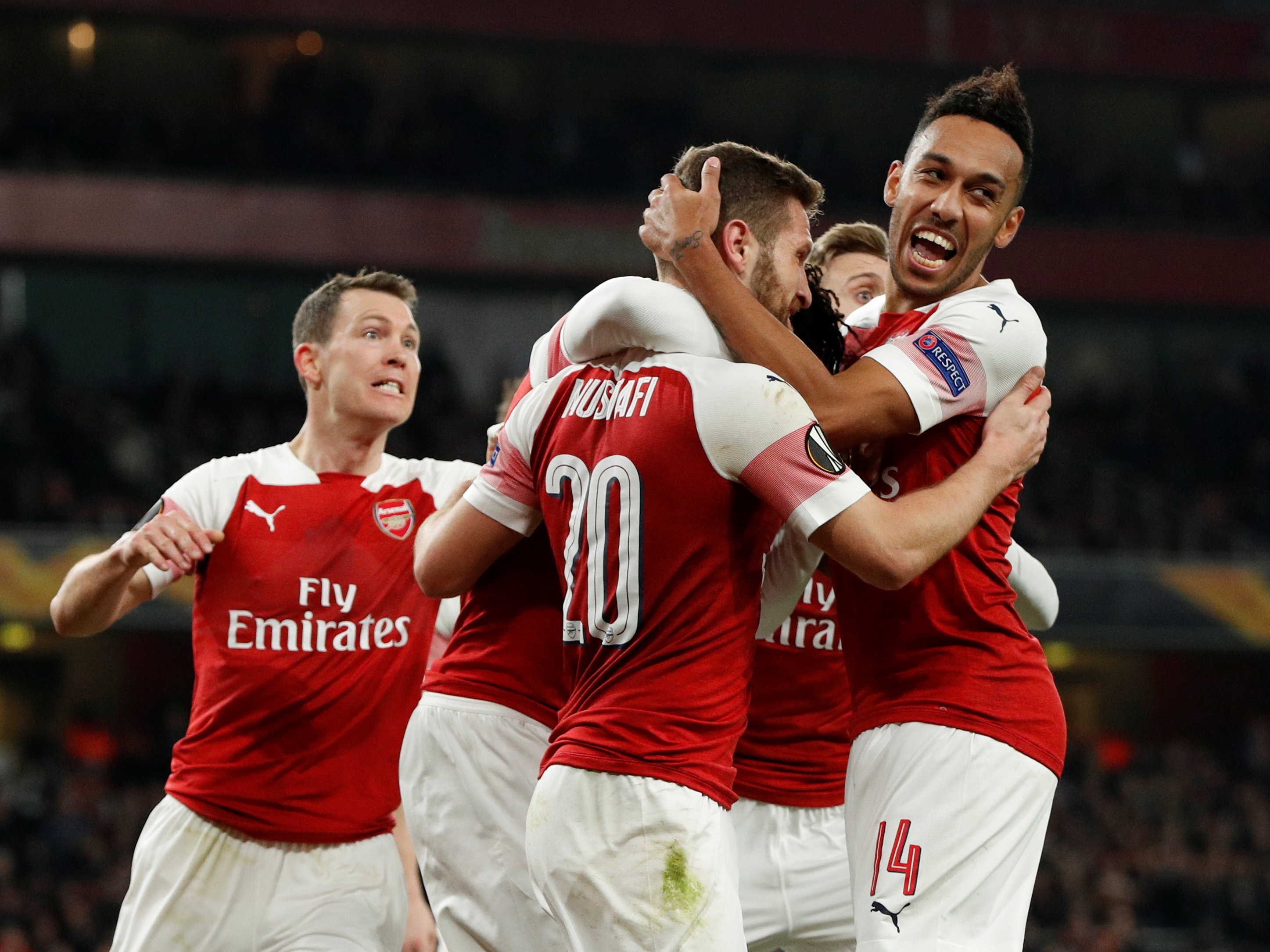 足球中超主帅否认下课传闻：全力以赴（中超主帅辟谣下课传闻：将尽全力带队）