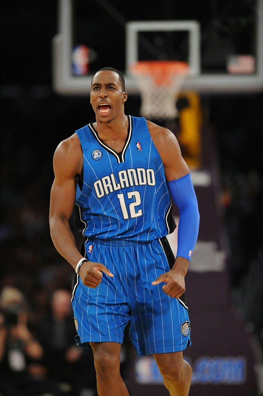 血性！韩国队球员挑衅拜合拉木，王博豪为队友出头撞倒挑事者（硬气！韩国队员挑衅拜合拉木，王博豪挺身而出撞倒挑衅者）