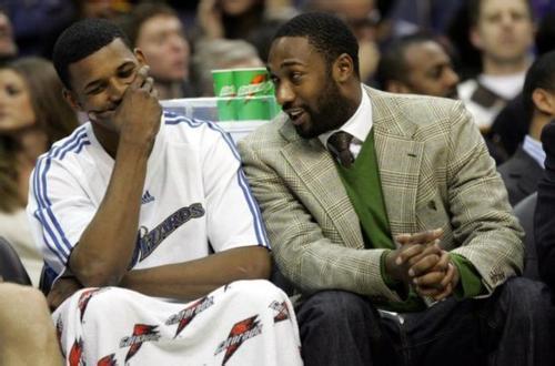 湖人詹姆斯关键封盖锁定胜局（詹姆斯致命封盖助湖人锁定胜利）