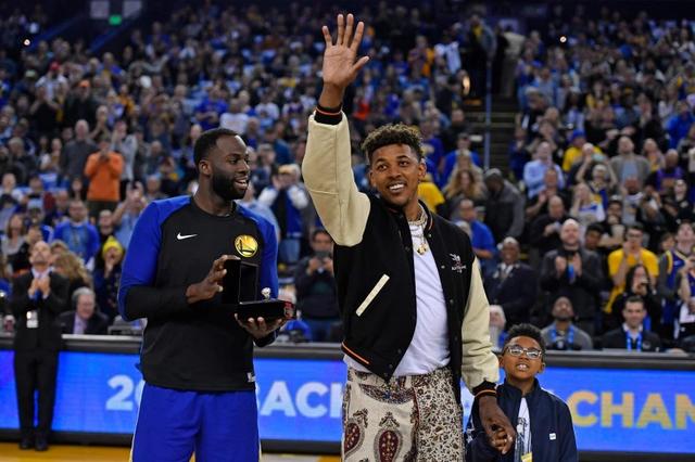 前队友：曾和马拉多纳开车出行，交警把我们拦住只为和他合影（前队友忆：与马拉多纳同车外出，交警拦停只为合影）