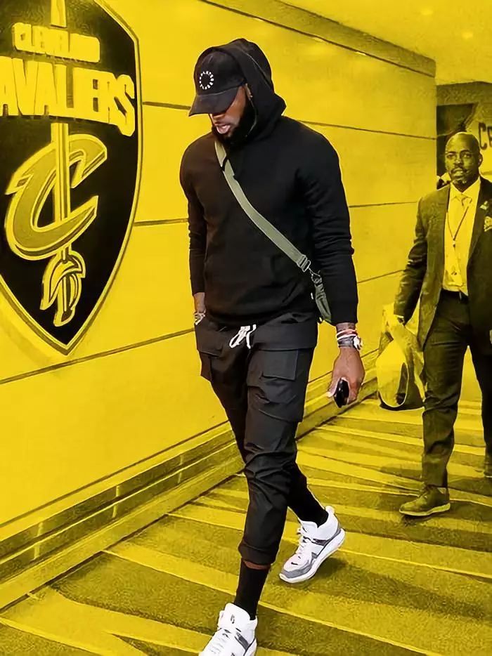 统治力十足，拜仁后防核心乌帕梅卡诺vs巴黎个人集锦（强势压制 拜仁铁闸乌帕梅卡诺对阵巴黎个人高光集锦）