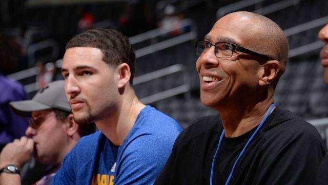 湖人官宣：里夫斯复出第2场左小腿酸痛退赛 三巨头合计缺席29场（湖人官方通报：里夫斯复出次战左小腿酸痛提前退场，三巨头总计缺席29场）